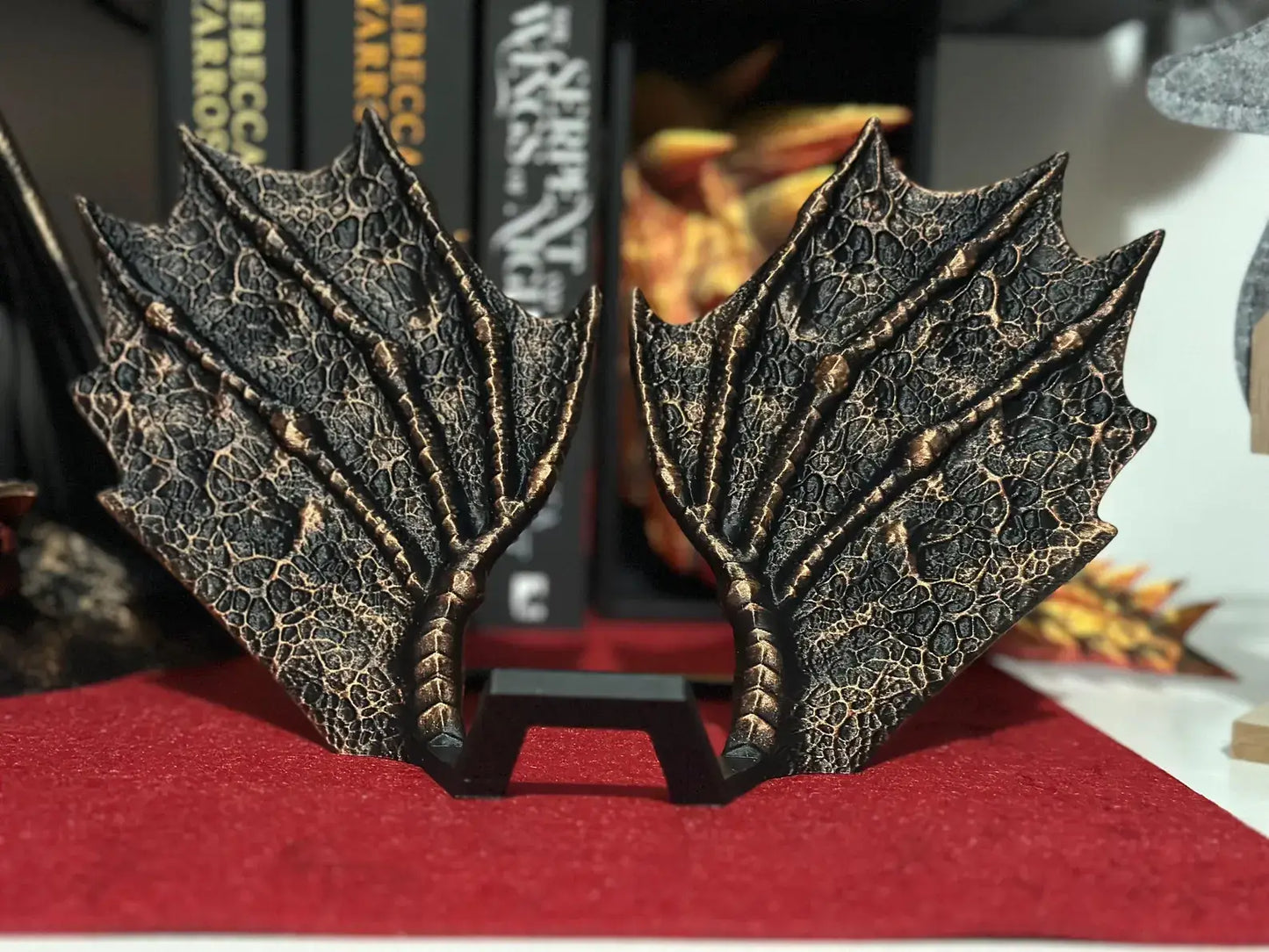 Dragon Wing Book Nook Display Elegant Antique Finish: Yellow Gold
