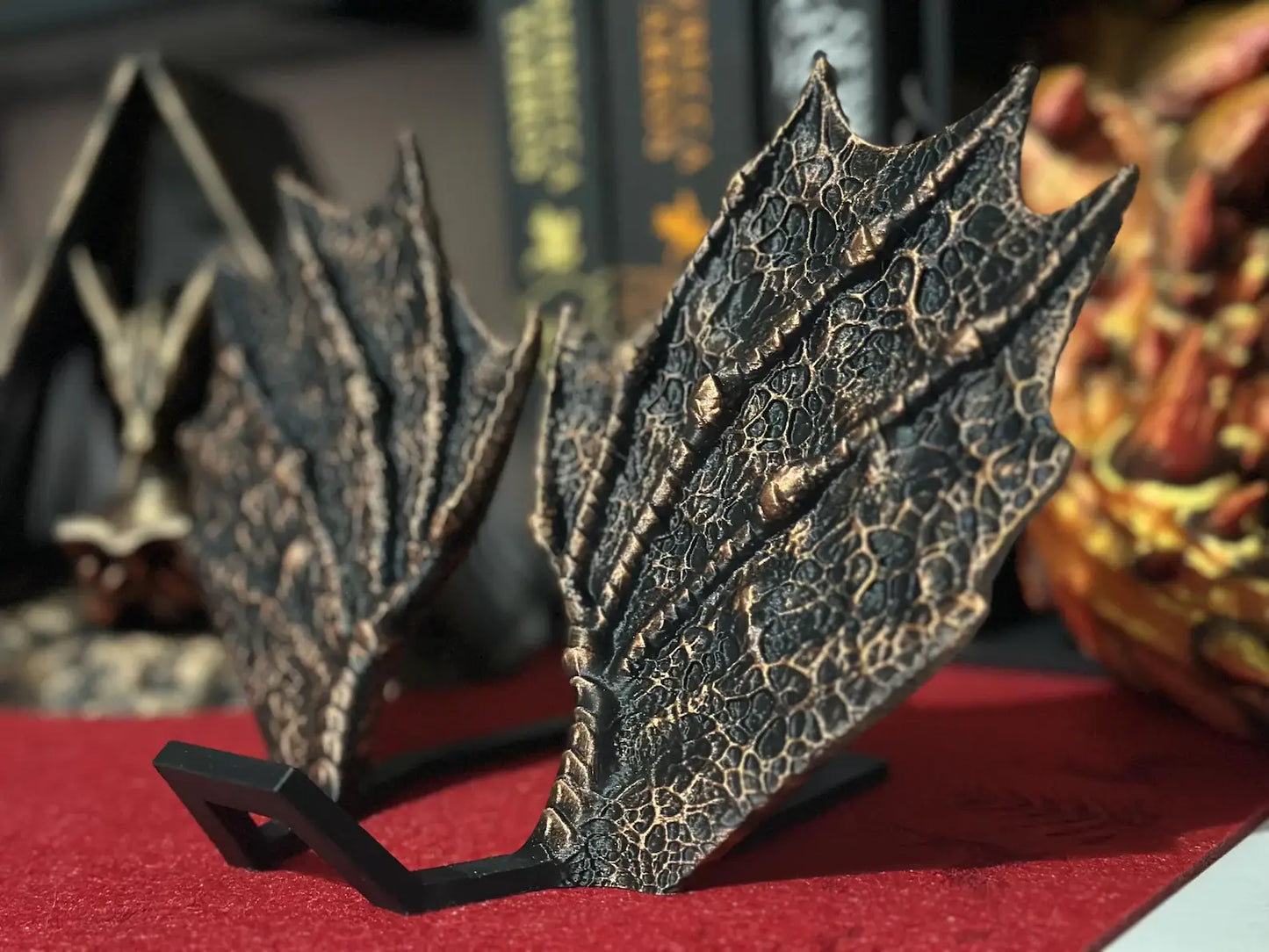 Dragon Wing Book Nook Display Elegant Antique Finish: Yellow Gold