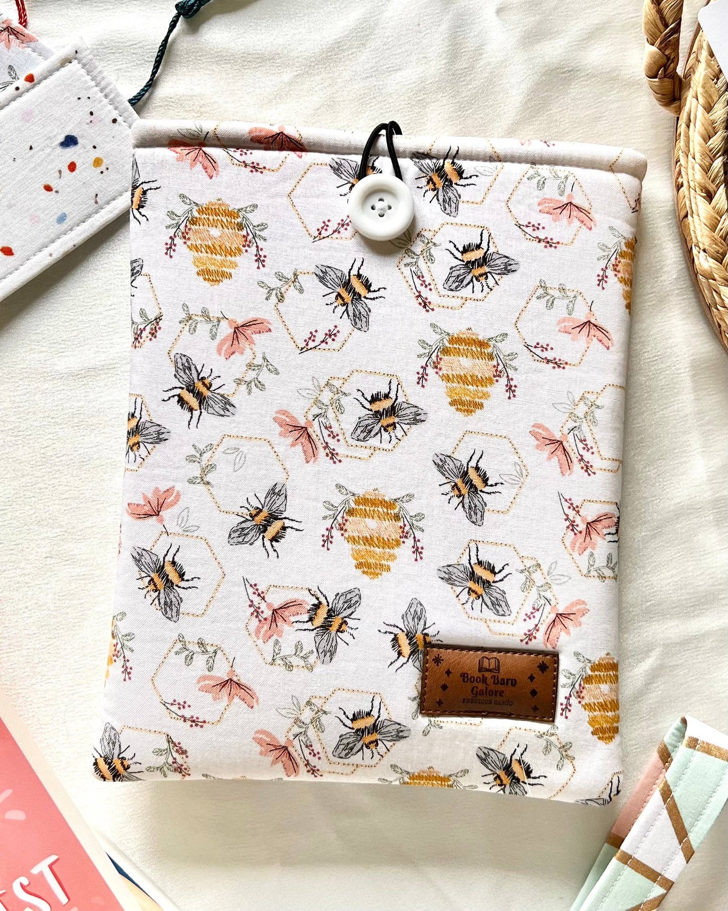 Sleeve - Busy Bee