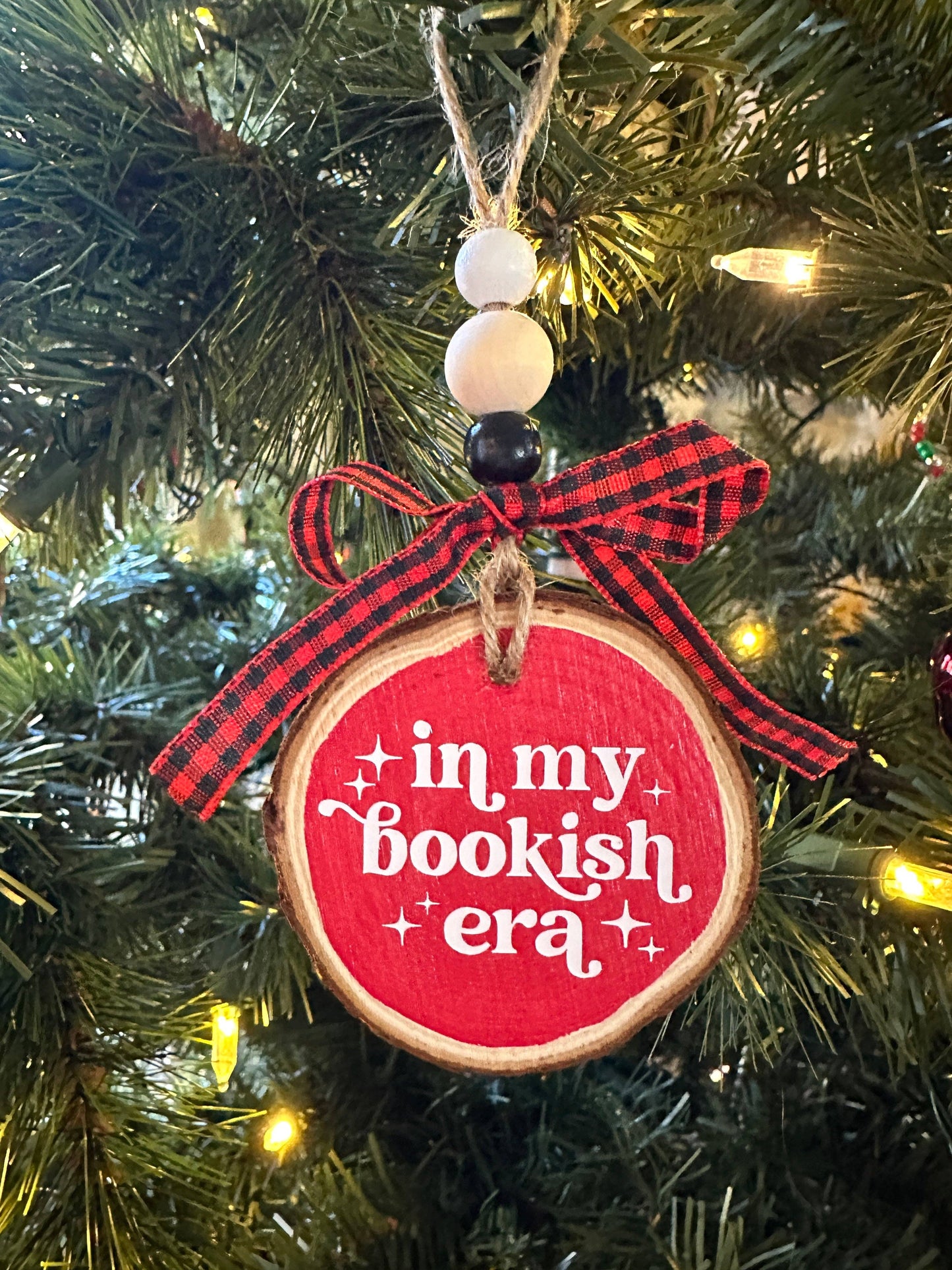 Bookish Saying Ornament: Black / Season’s readings