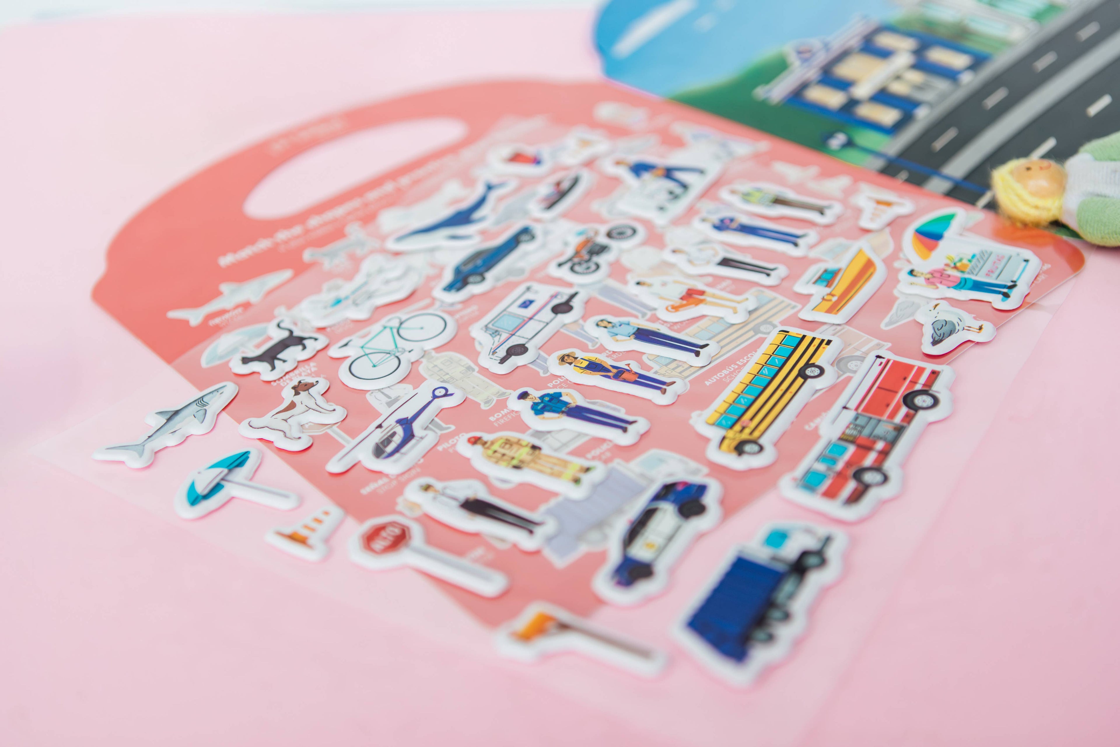 Sí Sabo Town: A Bilingual Reusable Sticker Play Set