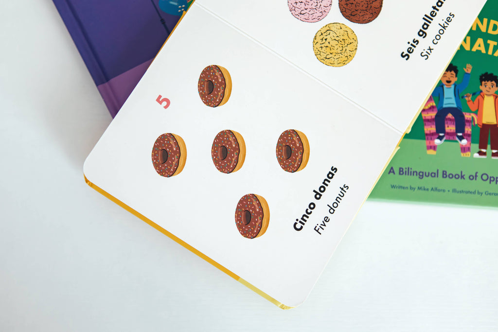 La Plaza (Sí Sabo Kids): A Collection of Bilingual Books