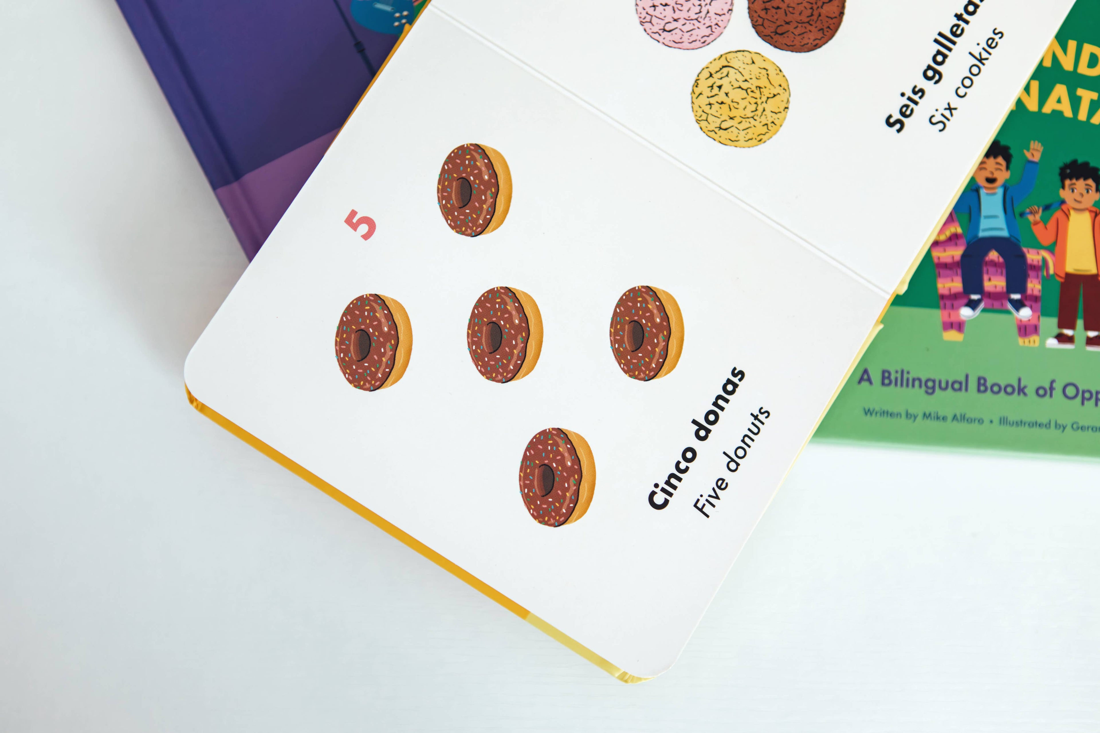 La Plaza (Sí Sabo Kids): A Collection of Bilingual Books