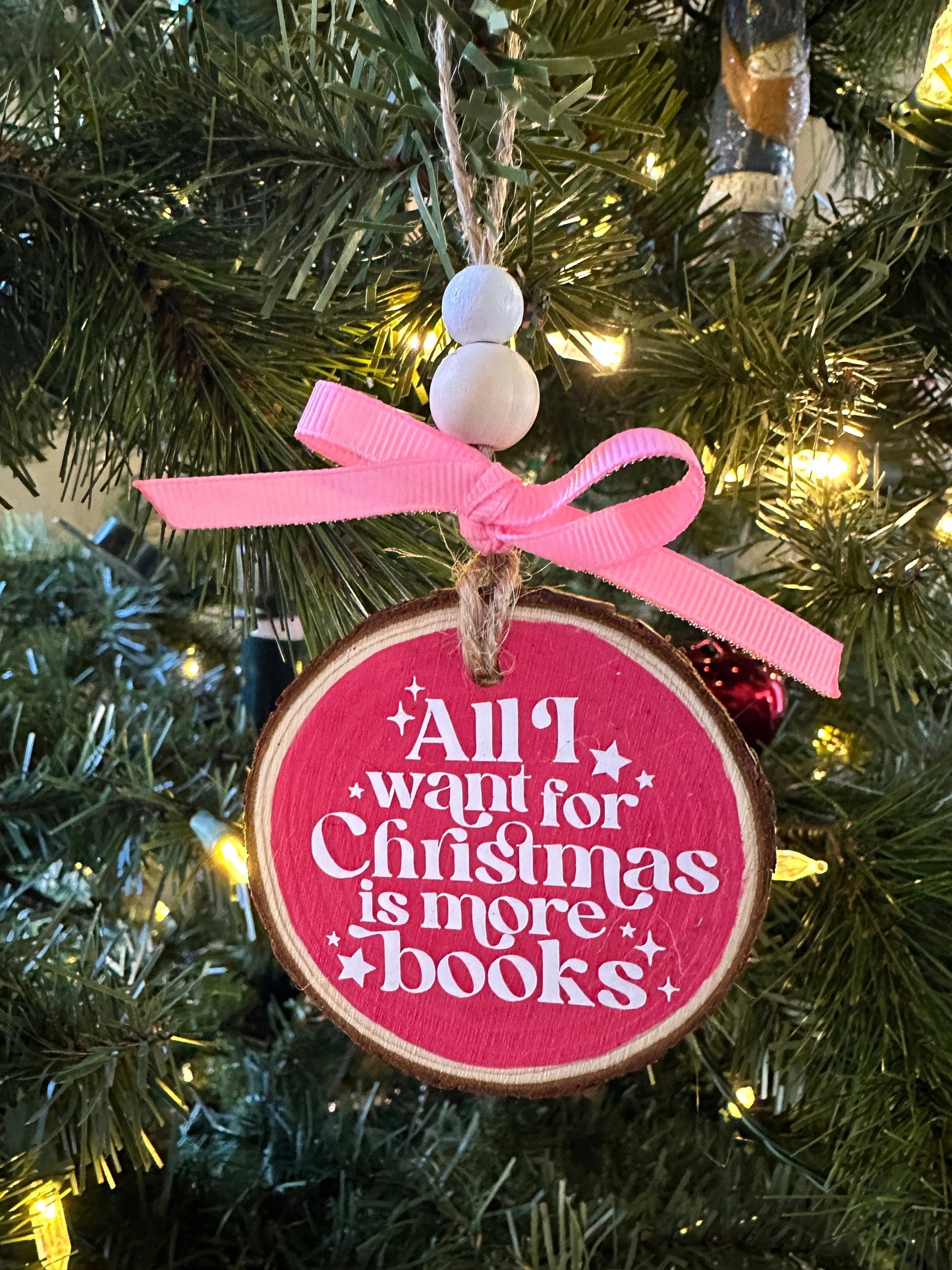Bookish Saying Ornament: Black / Season’s readings