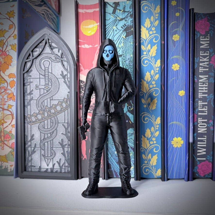 Dark Romance Book Boyfriend Shelf Decor: Blue Mask