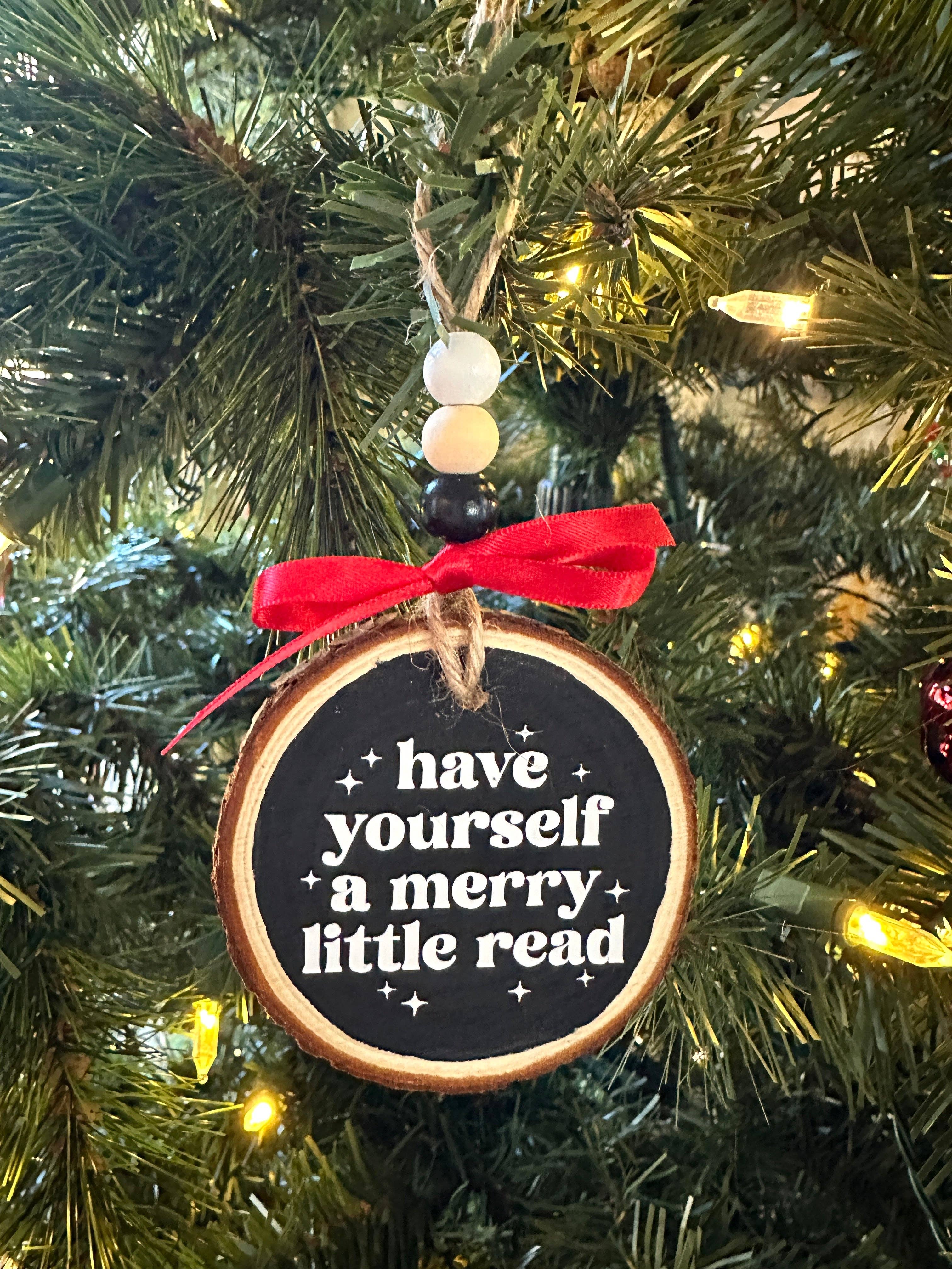 Bookish Saying Ornament: Black / Season’s readings