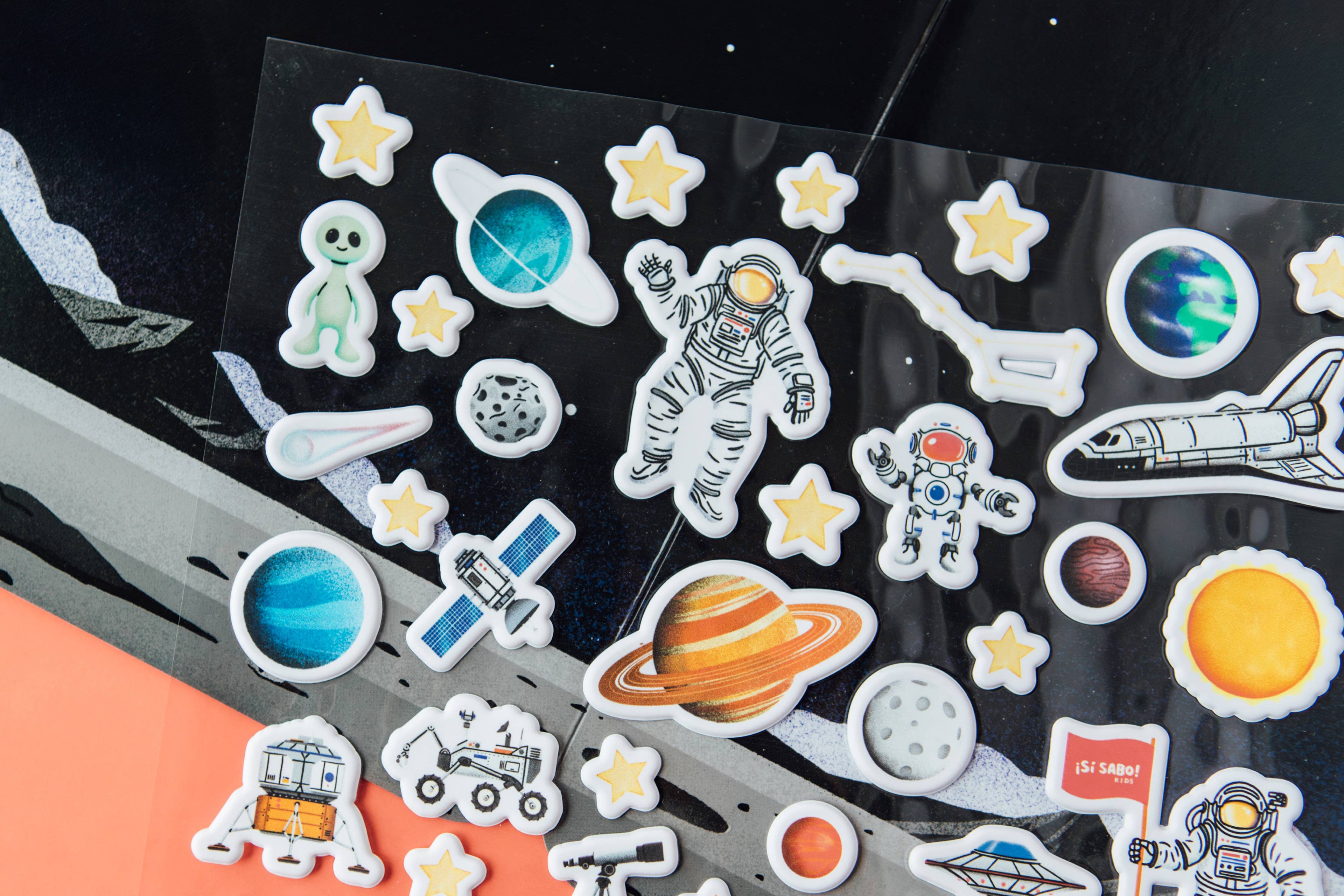 Sí Sabo Galaxy: A Space Bilingual Reusable Sticker Play Set