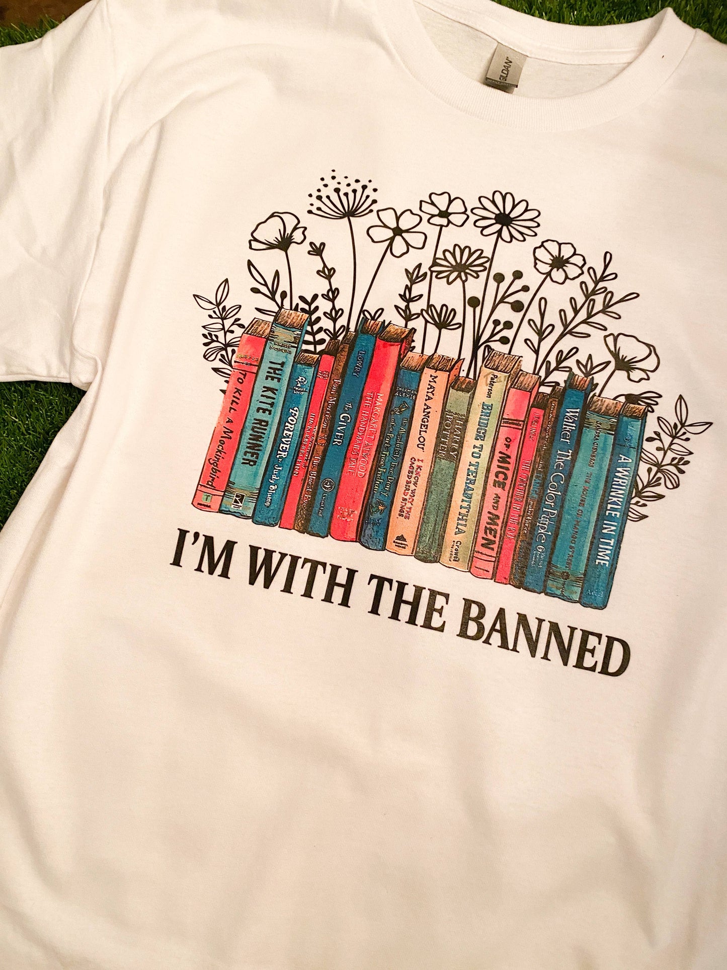 Medium - I'm with the BANNED graphic tee